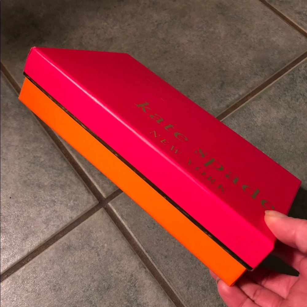 NWT, Kate Spade wristlet, clutch. Comes in box - Picture 8 of 8